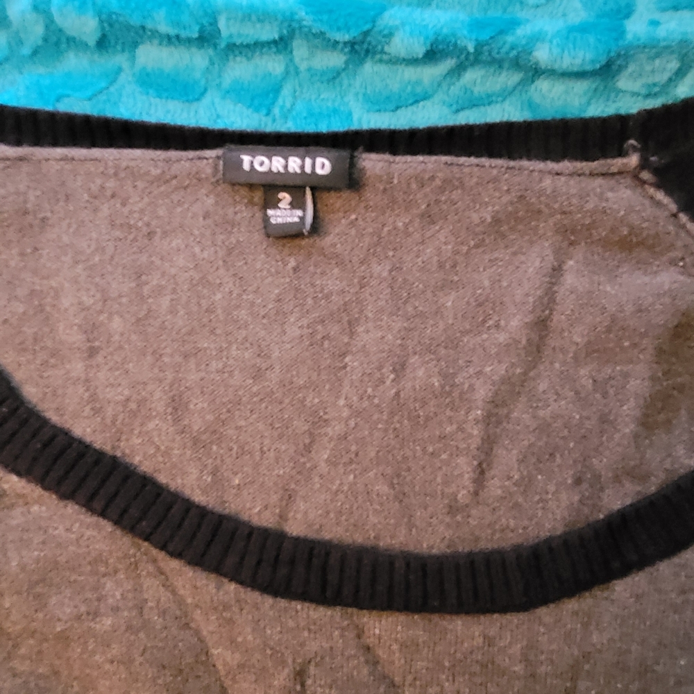 TORRID Raglan Color Block Sweater. Plus 2x - Picture 7 of 7